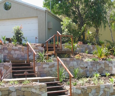 tom-robinson-living-landscapes-noosa-ross-crescent-stone-retaining-wall-after-1