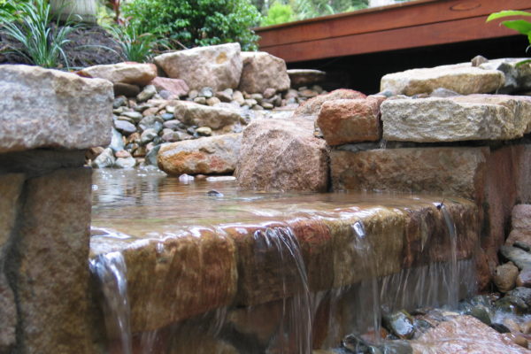 tom-robinson-living-landscapes-noosa-sandstone-stonework-water-feature-15