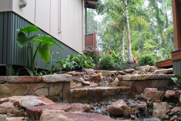 tom-robinson-living-landscapes-noosa-sandstone-stonework-water-feature-16