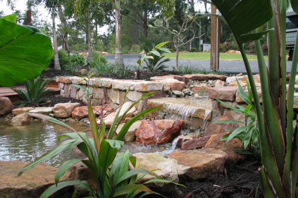 tom-robinson-living-landscapes-noosa-sandstone-stonework-water-feature-20